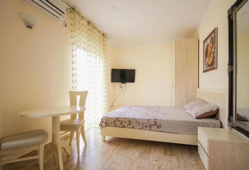اتاق استاندارد چهار تخته با چشم‌انداز دریا, Apartaments Crown Silvia