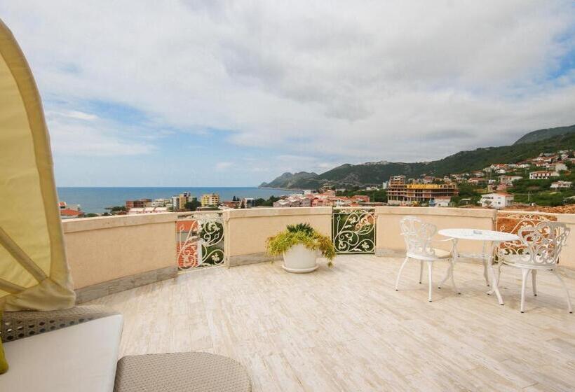 اتاق لوکس با چشم‌انداز دریا, Apartaments Crown Silvia