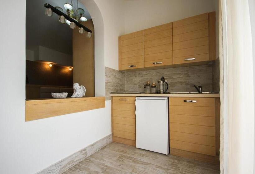اتاق لوکس با چشم‌انداز دریا, Apartaments Crown Silvia