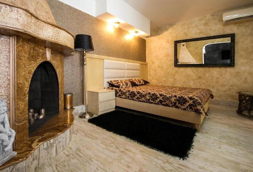 اتاق لوکس با چشم‌انداز دریا, Apartaments Crown Silvia