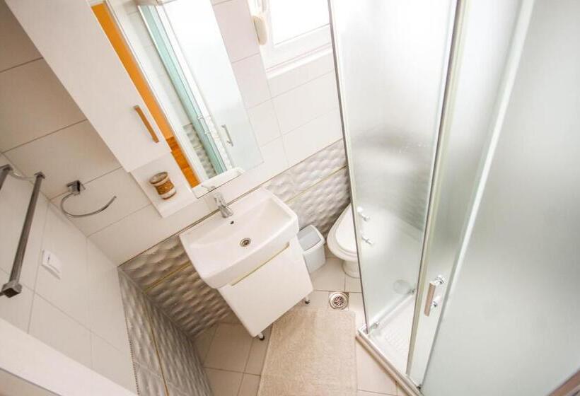 اتاق استاندارد با بالکن, Apartaments Crown Silvia