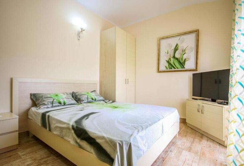 اتاق استاندارد با بالکن, Apartaments Crown Silvia
