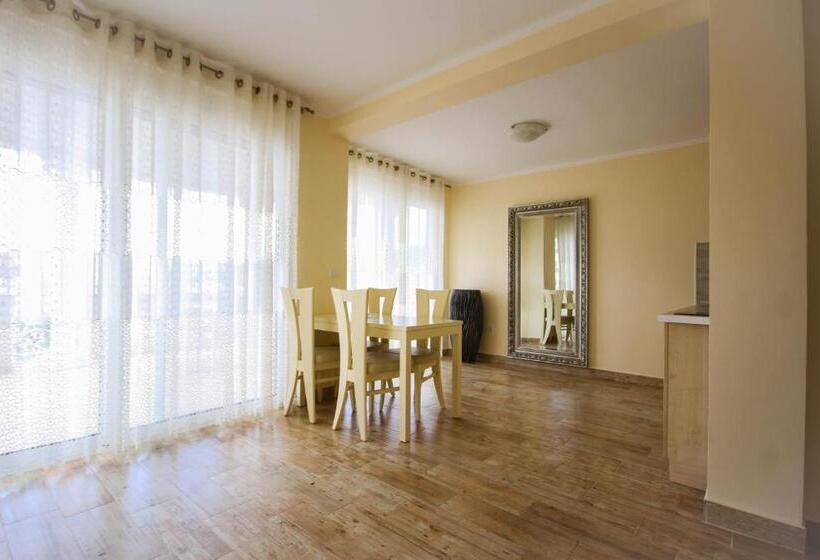 آپارتمان 1 خوابه با چشم‌انداز دریا, Apartaments Crown Silvia