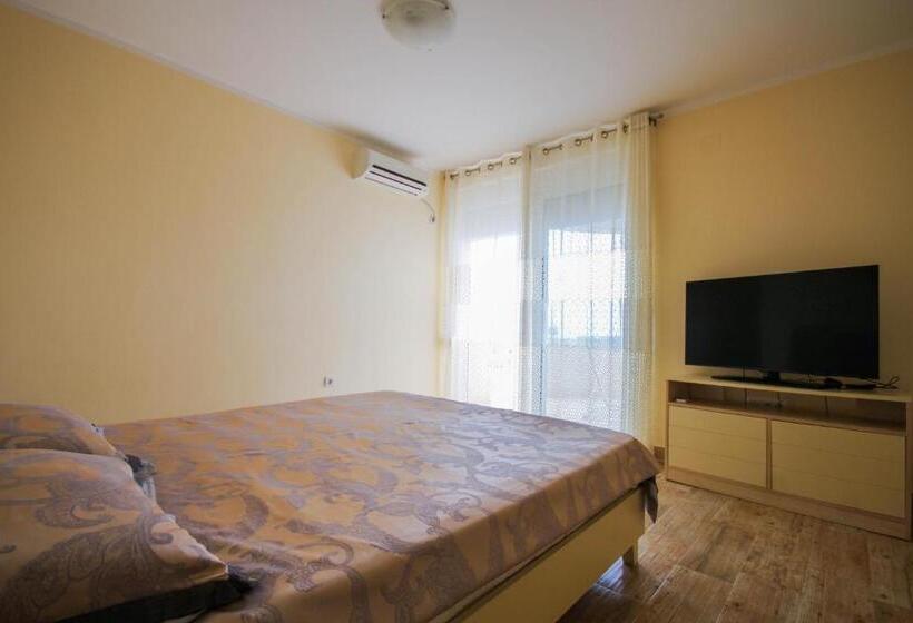 آپارتمان 1 خوابه با چشم‌انداز دریا, Apartaments Crown Silvia