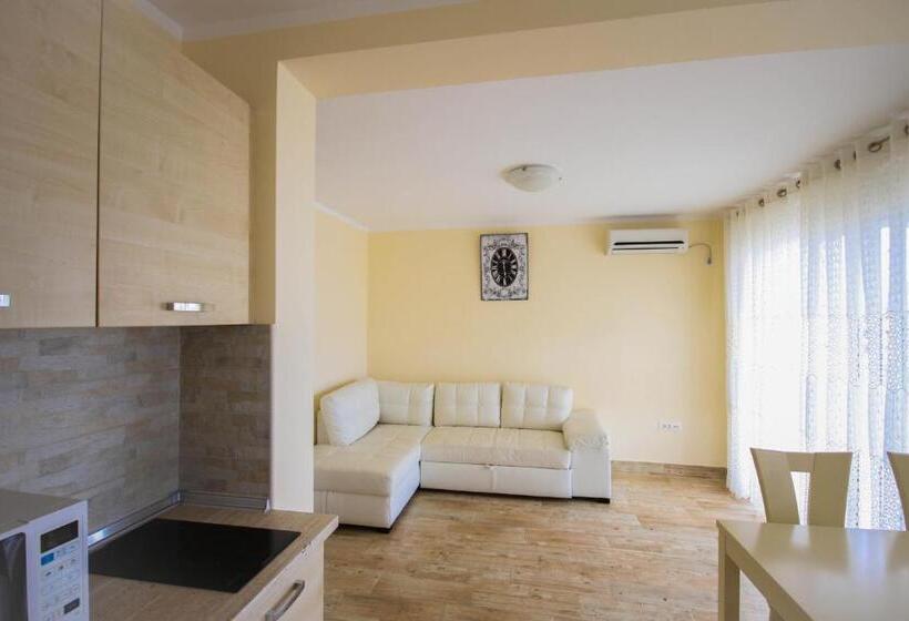 آپارتمان 1 خوابه با چشم‌انداز دریا, Apartaments Crown Silvia