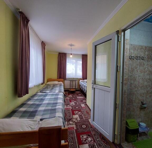 اتاق استاندارد سه نفره, Rahat Guesthouse