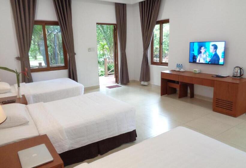 اتاق استاندارد سه تخته با چشم‌انداز باغ, Vuon Xoai Resort