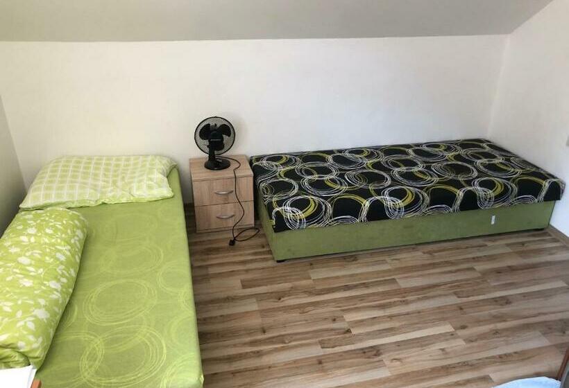 اتاق اکونومی, Penzión Dukát