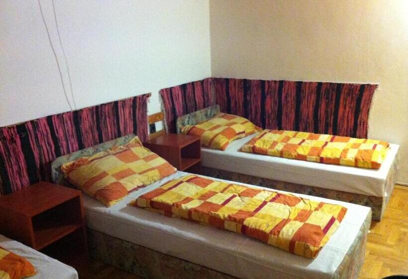 Bed in Shared Room with Shared Bathroom, Season Hostel 2