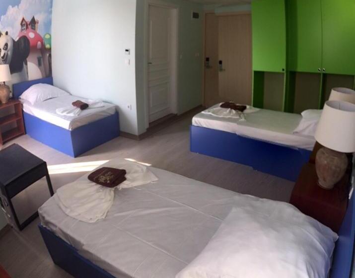 اتاق استاندارد سه نفره, Therma Camp And Pool In Therma Village   Free Parking & Free Beach