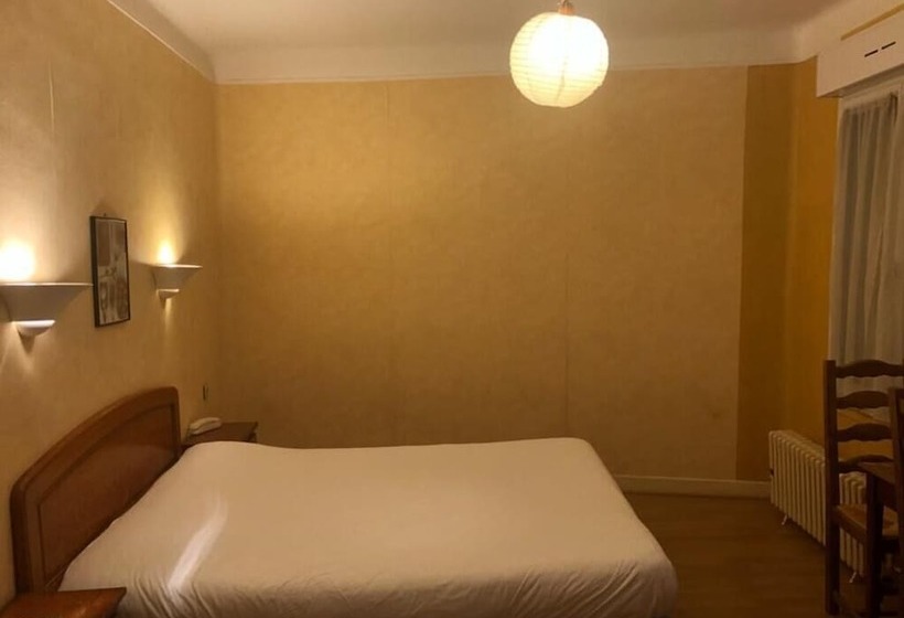 اتاق استاندارد یک نفره, Hôtel Des Couronnes Châteaudun