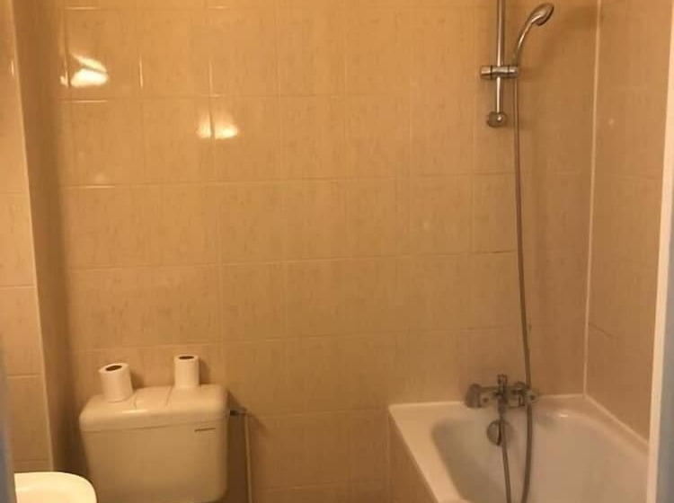 اتاق استاندارد یک نفره, Hôtel Des Couronnes Châteaudun