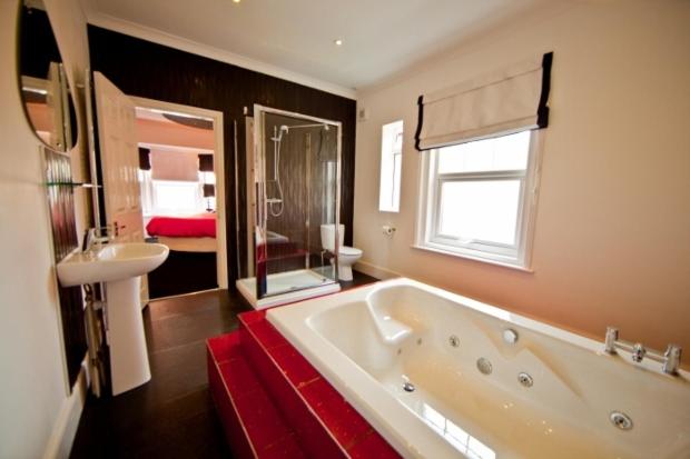 Deluxe Room with Hot Tub, G Boutique