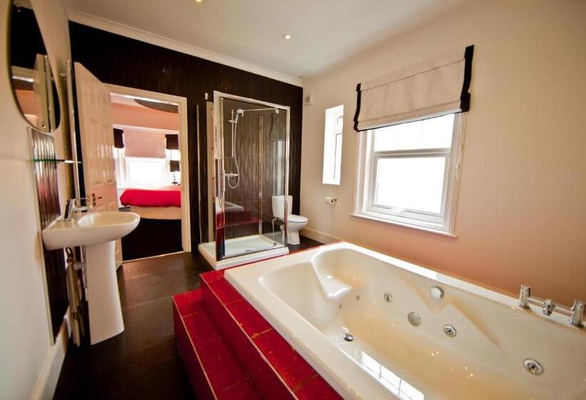 Deluxe Room with Hot Tub, G Boutique