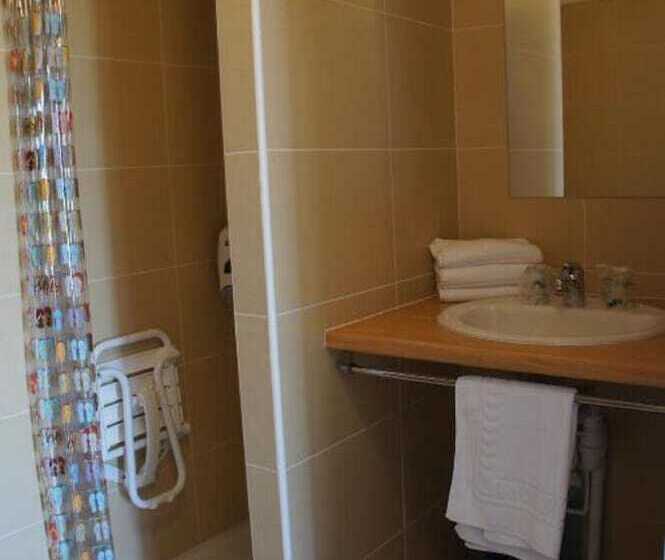اتاق راحتی سه تخته, Hôtel Acajou