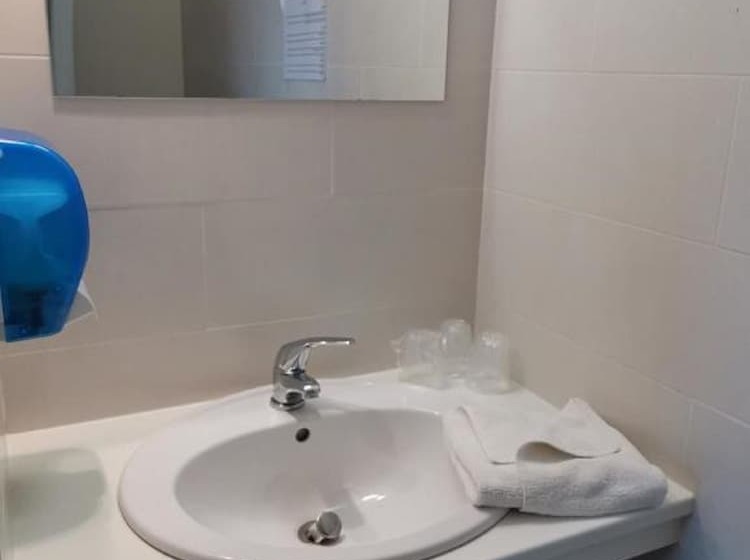 اتاق راحتی سه تخته, Hôtel Acajou