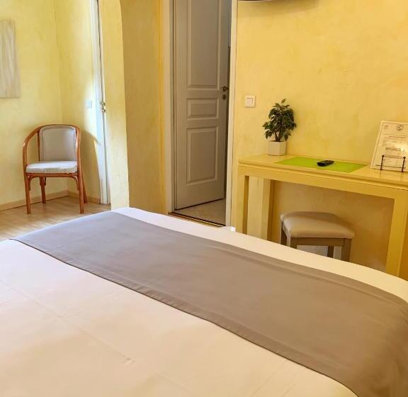 Номер Стандарт Трехместный, Hôtel Beau Soleil