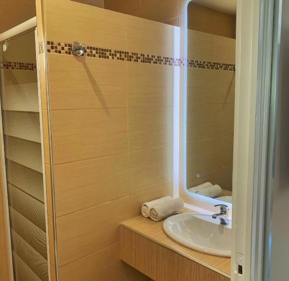 Семейный Номер Боковой Вид на Море, Hôtel Beau Soleil