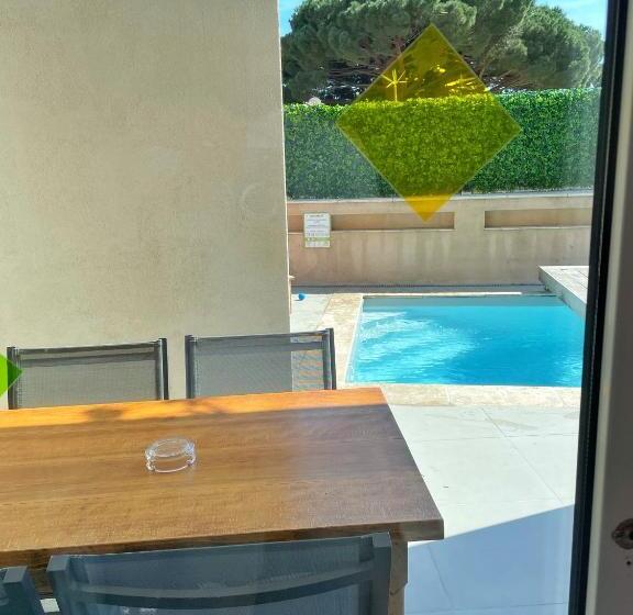 Полулюкс Вид на Бассейн, Hôtel Beau Soleil