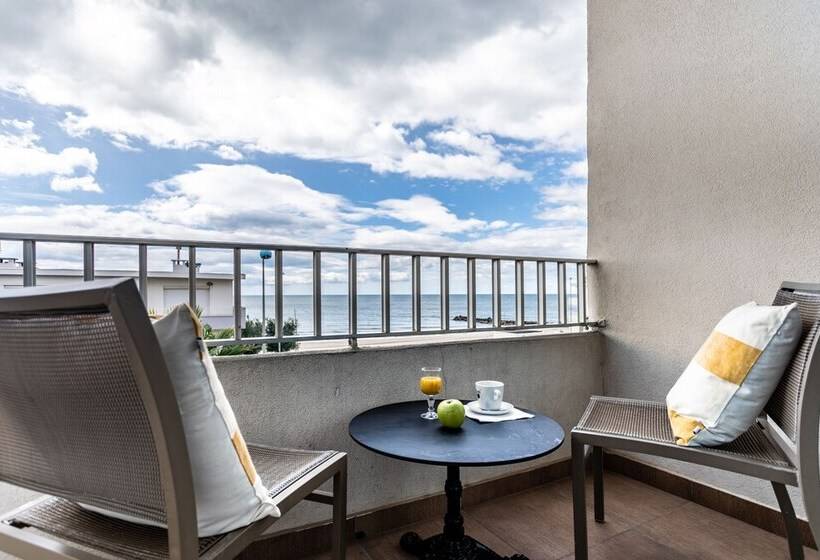 اتاق استاندارد با چشم‌انداز دریا, Hôtel Du Midi Plage
