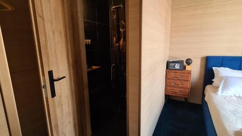 اتاق استاندارد با چشم‌انداز شهر, Hôtel Les 4 éléments