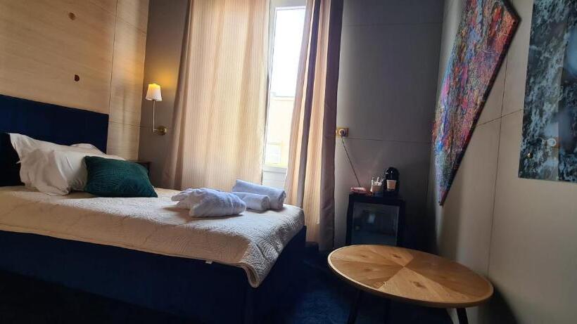 اتاق استاندارد با چشم‌انداز شهر, Hôtel Les 4 éléments
