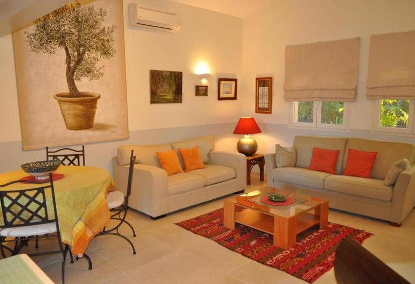 Suite with Terrace, La Bégude Du Pascouren