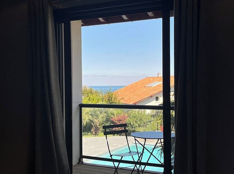 اتاق استاندارد با چشم‌انداز دریا, Villa Choriekin Lafitenia Resort