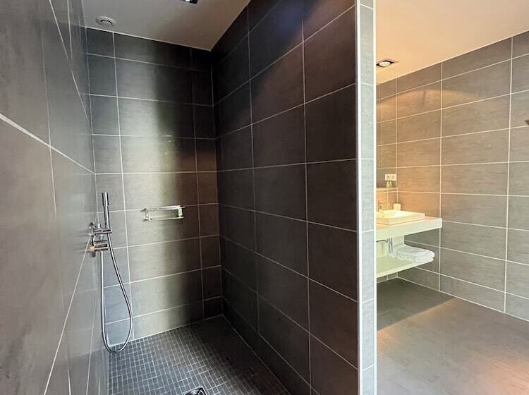 سوییت با چشم‌انداز باغ, Villa Choriekin Lafitenia Resort
