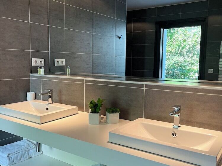 سوییت با چشم‌انداز باغ, Villa Choriekin Lafitenia Resort