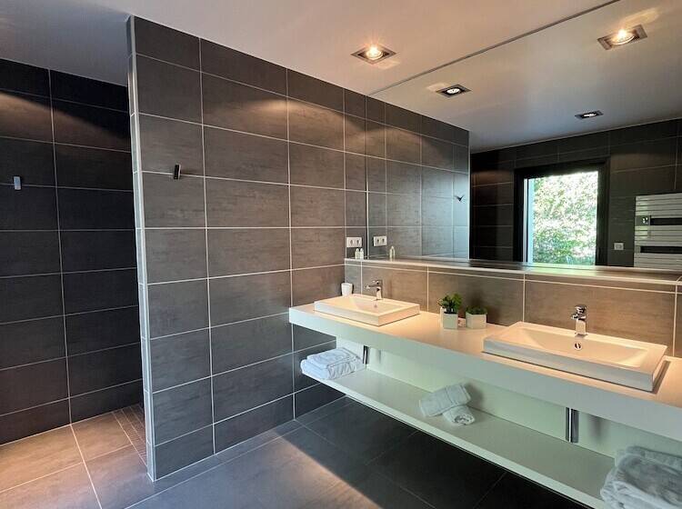 سوییت با چشم‌انداز باغ, Villa Choriekin Lafitenia Resort