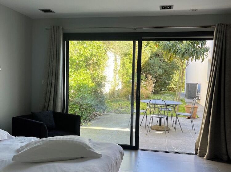 سوییت با چشم‌انداز باغ, Villa Choriekin Lafitenia Resort