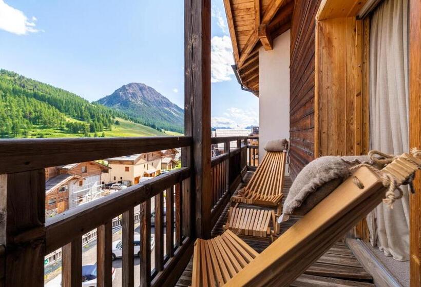 Classic room with balcony, Le Chalet Blanc Hôtel & Spa