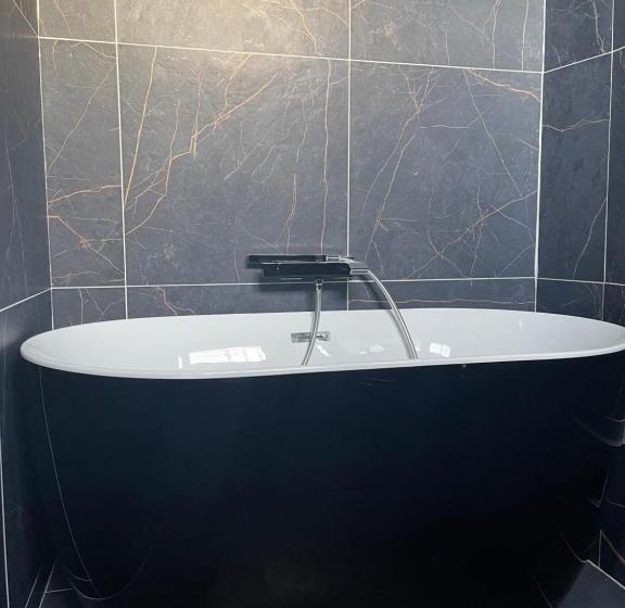 اتاق استاندارد چهار تخته, Hôtel Les 4 éléments