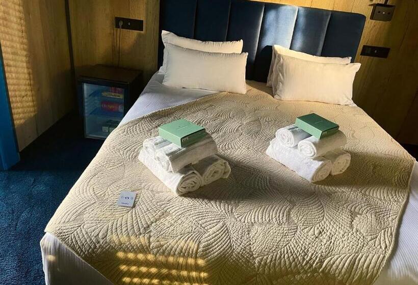 اتاق استاندارد چهار تخته, Hôtel Les 4 éléments