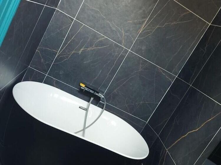 اتاق استاندارد چهار تخته, Hôtel Les 4 éléments