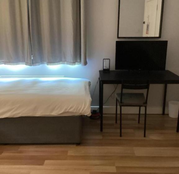 اتاق لوکس, Rayanne House