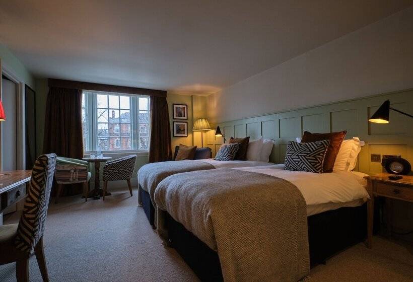 Deluxe Room, The Bear Esher