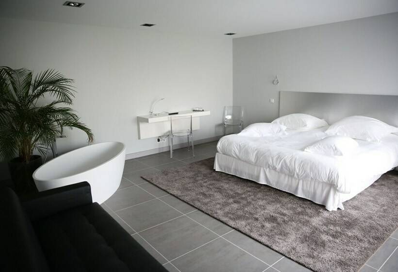 سوییت با چشم‌انداز باغ, Villa Choriekin Lafitenia Resort