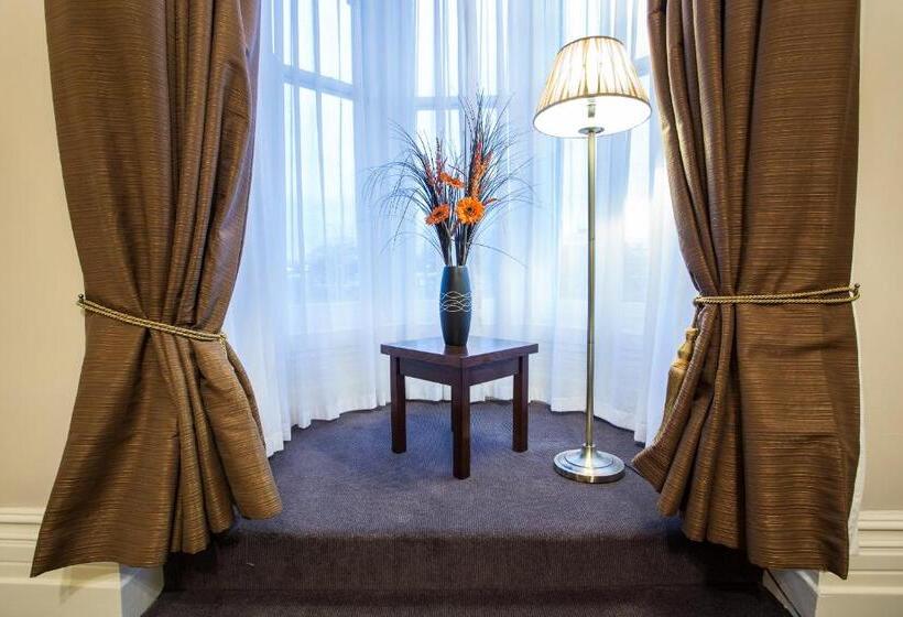 اتاق اجرایی, The Duke Of Edinburgh Hotel & Bar