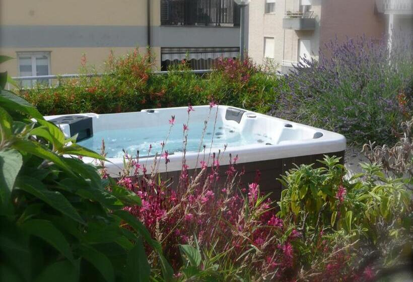 اتاق استاندارد سه نفره, Baia Bianca