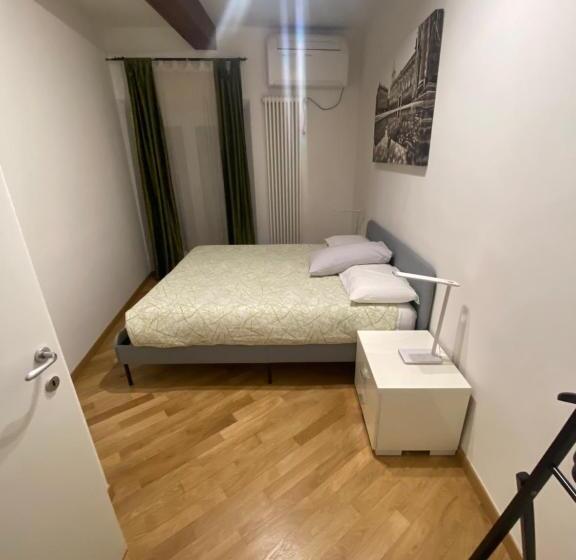 آپارتمان 1 خوابه با بالکن, B&b And Home La Piazzetta Della Pioggia