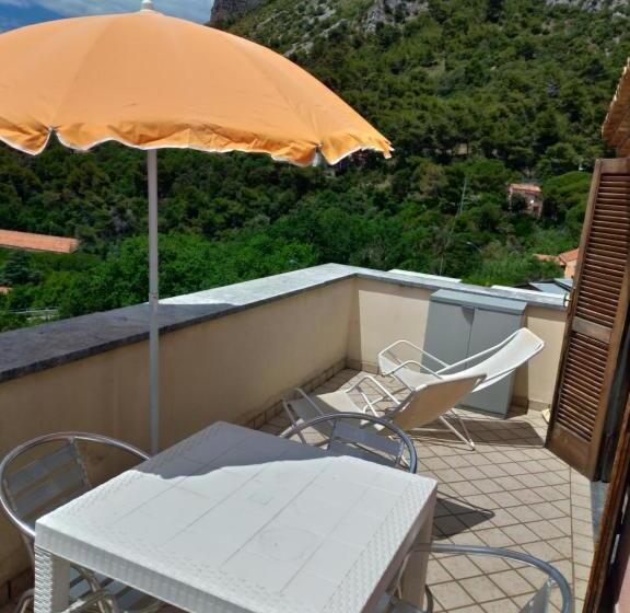 Apartamento 1 Quarto Vista Mar, Bed & Breakfast Laino