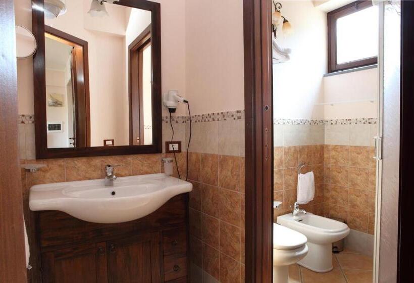 اتاق استاندارد سه نفره, Borgo Eolie