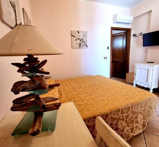 اتاق اکونومی, Borgo Eolie