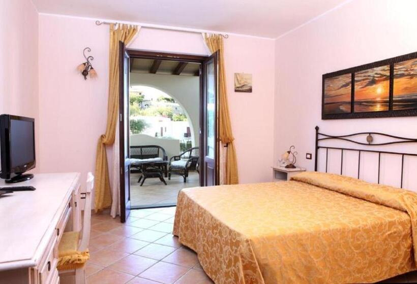 Economy Quadruple Room, Borgo Eolie