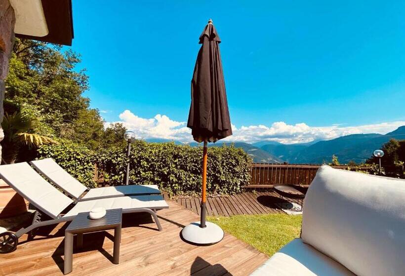 سوییت با چشم‌انداز باغ, Chalet Grumer Suites&spa