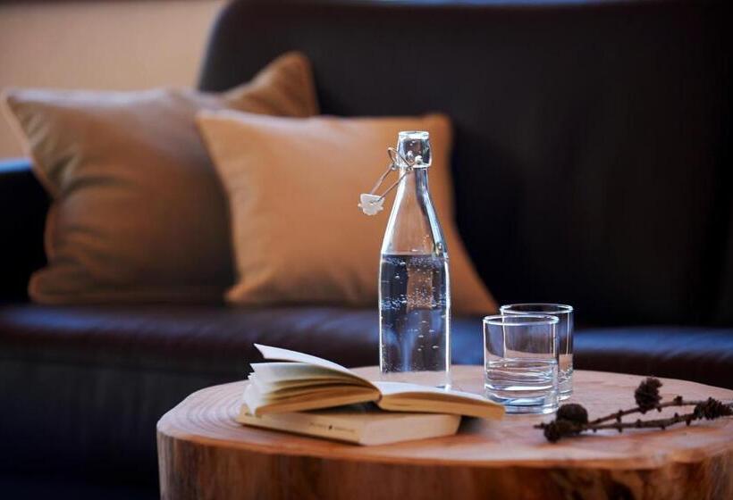 سوییت با چشم‌انداز باغ, Chalet Grumer Suites&spa