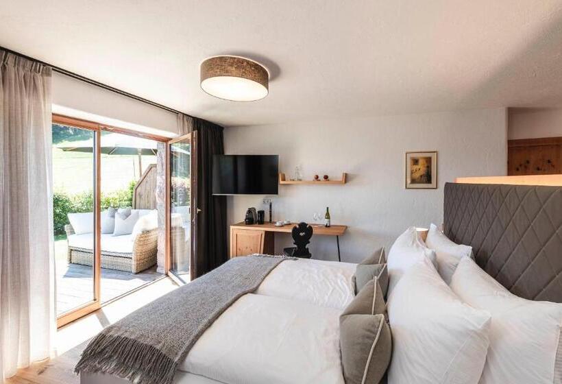 سوییت با چشم‌انداز باغ, Chalet Grumer Suites&spa