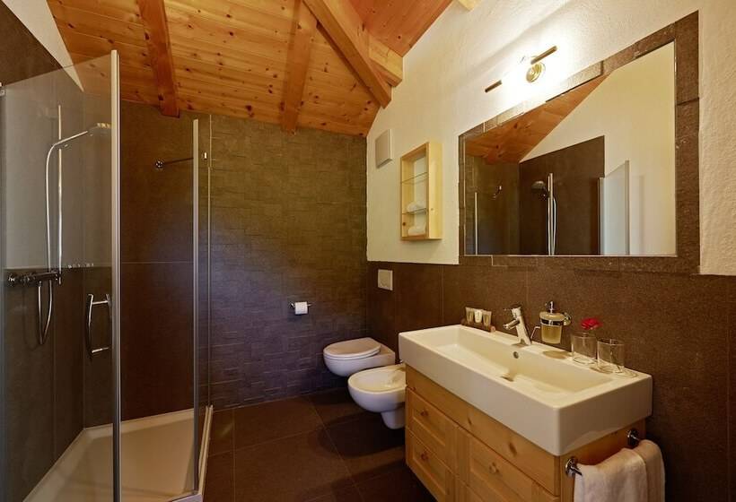 کلبه ییلاقی دلوکس یک خوابه, Chalet Grumer Suites&spa